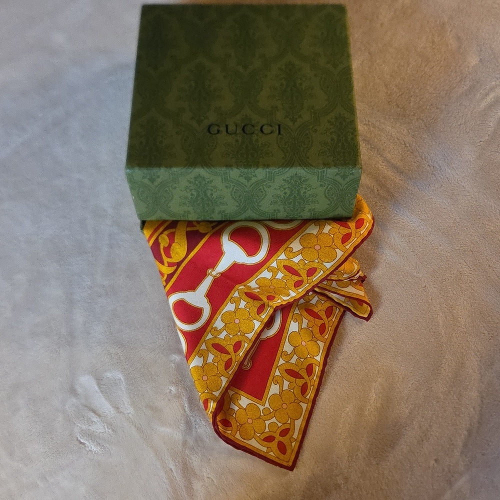 Gucci Red and Gold Patterned Scarf‎ - Picture 5 of 5